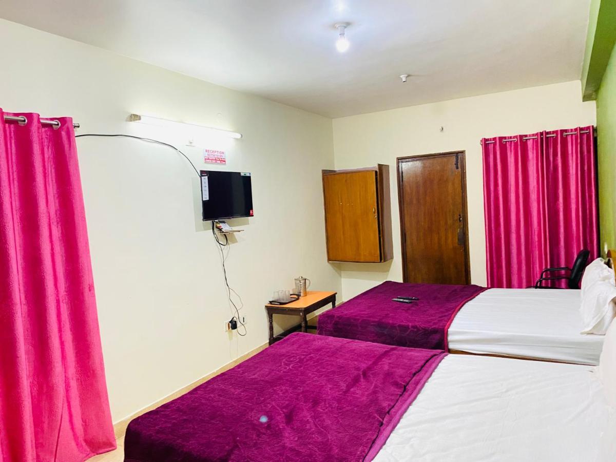 Hotel Nakshatra Ooty Extérieur photo